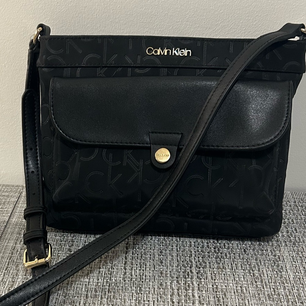 Calvin Klein 🌷 Black Monogram Crossbody Bag CK Logo Small Shoulder Purse